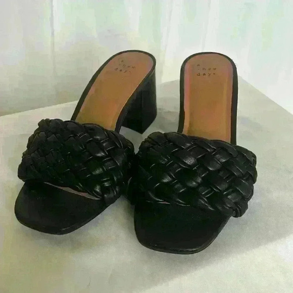 Black  mule sandals 🖤 - Picture 1 of 6